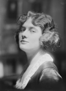 Miss Reutte, portrait photograph, not before 1918 May. Creator: Arnold Genthe