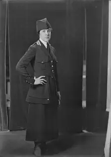 Miss S. Dowman, portrait photograph, 1918 Oct. 26. Creator: Arnold Genthe
