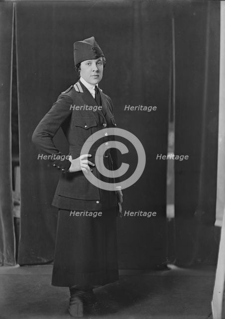 Miss S. Dowman, portrait photograph, 1918 Oct. 26. Creator: Arnold Genthe.