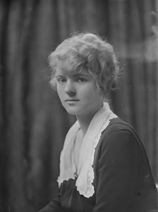 Miss Schurmeier, portrait photograph, 1918 Oct. 18. Creator: Arnold Genthe