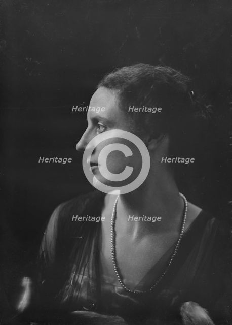 Miss Schaffer, (Mrs. Baumgarten), portrait photograph, 1918 Dec. 21. Creator: Arnold Genthe.