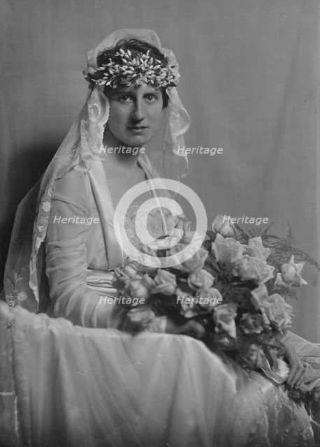 Miss Schaffer, (Mrs. Baumgarten), portrait photograph, 1919 Feb. 25. Creator: Arnold Genthe.
