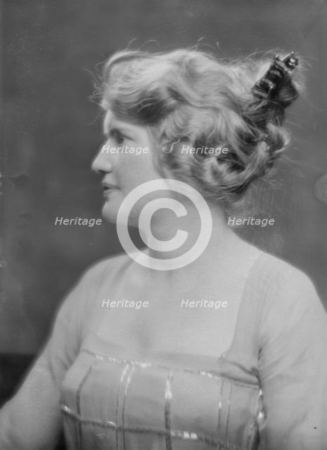 Miss Sally Prescott, portrait photograph, 1919 June 2. Creator: Arnold Genthe.