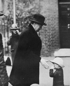 Mr. Churchill attending a Cabinet meeting during the General Strike in 1926 1926, (1945)