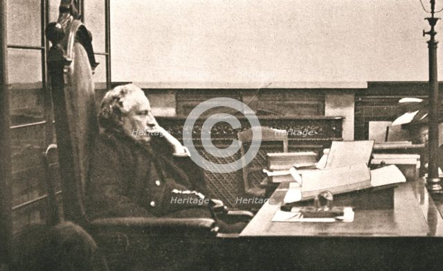 Mr Curtis Bennet listening to Christabel Pankhurst's speech from the dock, London, October 1908. Creator: Unknown.