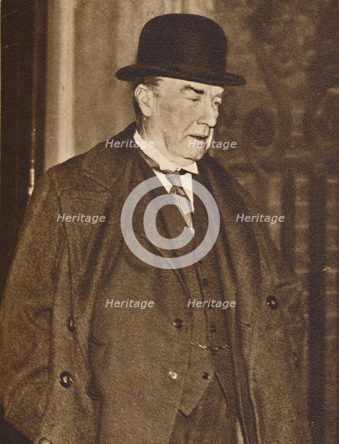 'Mr. Baldwin Leaving No. 10 to Visit King Edward at The Fort, Dec 5 1936 (1937). Artist: Unknown.