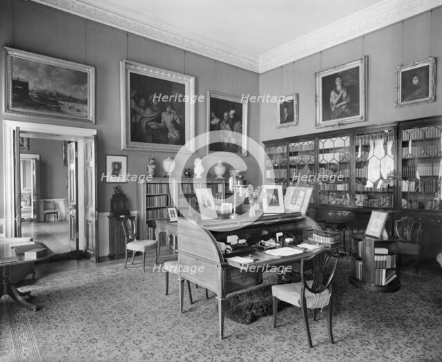 Mr Selfridge's Room, Lansdowne House, Berkeley Square, London, 1921. Artist: Bedford Lemere and Company.
