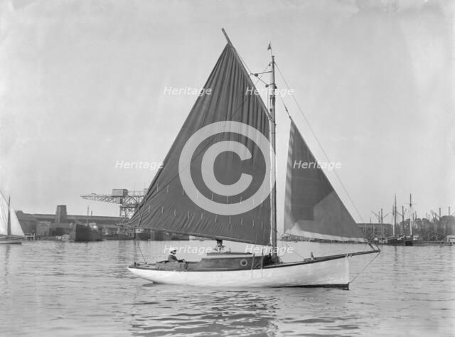 Mr Spencer's sailing boat, 1921. Creator: Kirk & Sons of Cowes.