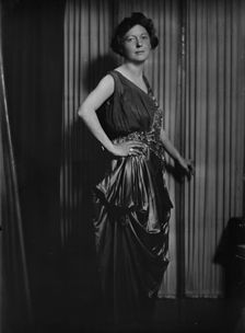 Mrs. M.A. Stuart, portrait photograph, 1919 Sept. 15. Creator: Arnold Genthe