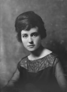 Mrs. M.B. Sulzberger, (Hartley), portrait photograph, 1918 Mar. 4. Creator: Arnold Genthe