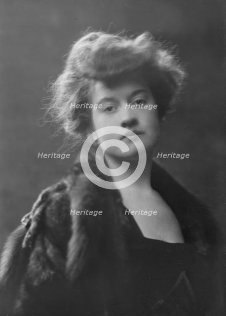 Mrs. M.L. Beaudrecue, portrait photograph, 1918 Feb. 16. Creator: Arnold Genthe.