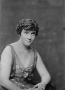 Mrs. Murphy, portrait photograph, 1918 Apr. 30. Creator: Arnold Genthe
