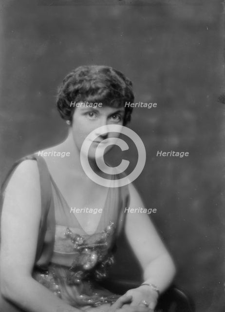 Mrs. Murphy, portrait photograph, 1918 Apr. 30. Creator: Arnold Genthe.