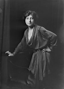 Mrs. Magre, portrait photograph, 1919 Sept. Creator: Arnold Genthe