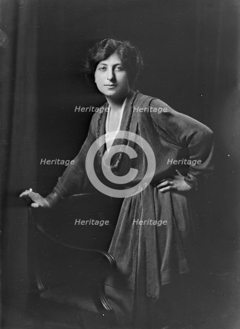 Mrs. Magre, portrait photograph, 1919 Sept. Creator: Arnold Genthe.