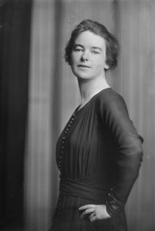 Mrs. Marshall, portrait photograph, 1918 Nov. 23. Creator: Arnold Genthe