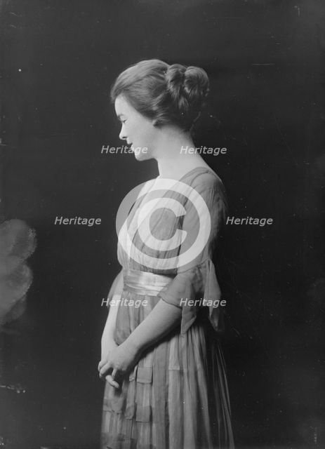 Mrs. Marshall, portrait photograph, 1918 Nov. 23. Creator: Arnold Genthe.