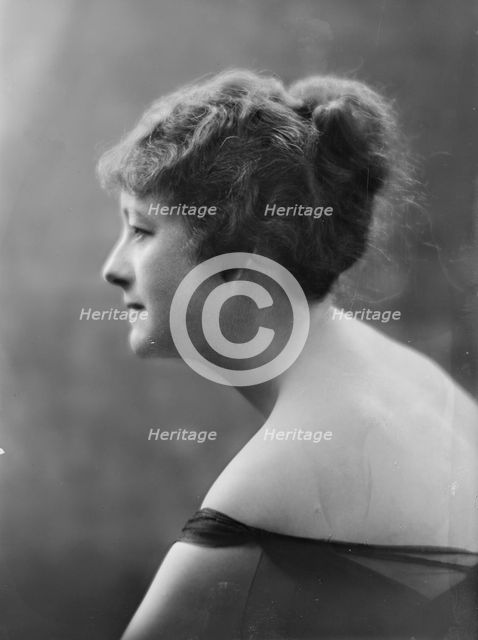 Mrs. McKinney, (Mrs. Hart O. Berg), portrait photograph, 1919 June 12. Creator: Arnold Genthe.