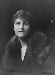 Mrs. McVitty, portrait photograph, 1919 Feb. 14. Creator: Arnold Genthe
