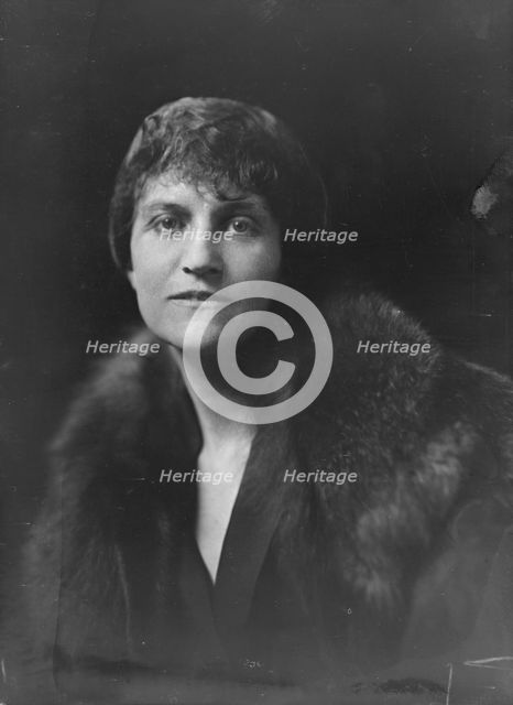 Mrs. McVitty, portrait photograph, 1919 Feb. 14. Creator: Arnold Genthe.