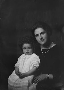Mrs. Milton M. Klein and child, portrait photograph, 1918 Dec. 12. Creator: Arnold Genthe