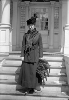 Mrs. Newton D Baker, 1917. Creator: Harris & Ewing