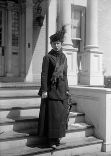 Mrs. Newton D Baker, 1917. Creator: Harris & Ewing