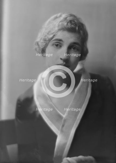 Mrs. Newton Leverett Dennis, portrait photograph, 1918 July 9. Creator: Arnold Genthe.