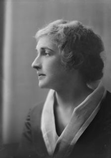 Mrs. Newton Leverett Dennis, portrait photograph, 1918 July 9. Creator: Arnold Genthe