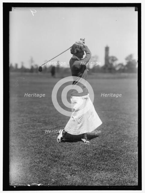 Mrs Niewbold, between 1913 and 1917. Creator: Harris & Ewing.