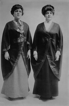 Mrs. Owens and Mrs. C.G. Moore, 1913. Creator: Bain News Service