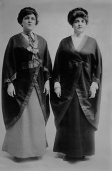 Mrs. Owens and Mrs. C.G. Moore, 1913. Creator: Bain News Service
