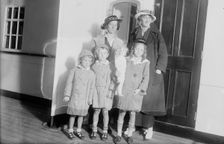 Mrs. A.B. Cooke -- Frances Coffee -- Cooke Children, 1915. Creator: Bain News Service