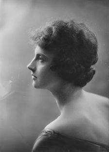 Mrs. A. Hall Badgley, portrait photograph, 1919 May 28. Creator: Arnold Genthe