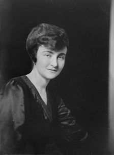 Mrs. A.J. Marcuse, portrait photograph, 1918 Dec. 5. Creator: Arnold Genthe