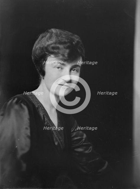 Mrs. A.J. Marcuse, portrait photograph, 1918 Dec. 5. Creator: Arnold Genthe.