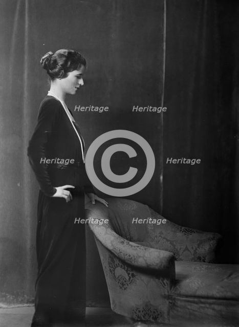 Mrs. A.R. Seligman, portrait photograph, 1918 Oct. 29. Creator: Arnold Genthe.