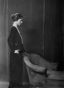 Mrs. A.R. Seligman, portrait photograph, 1918 Oct. 29. Creator: Arnold Genthe