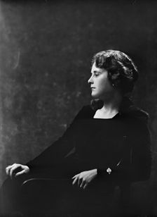 Mrs. Albert Hinckman, portrait photograph, 1919 Oct. Creator: Arnold Genthe
