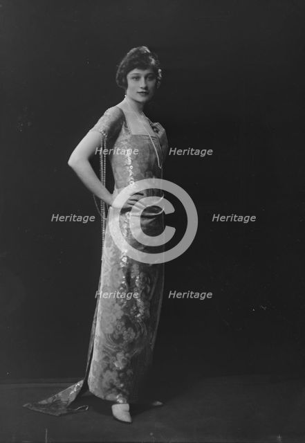 Mrs. Allan Lehman, portrait photograph, 1918 Dec. 31. Creator: Arnold Genthe.