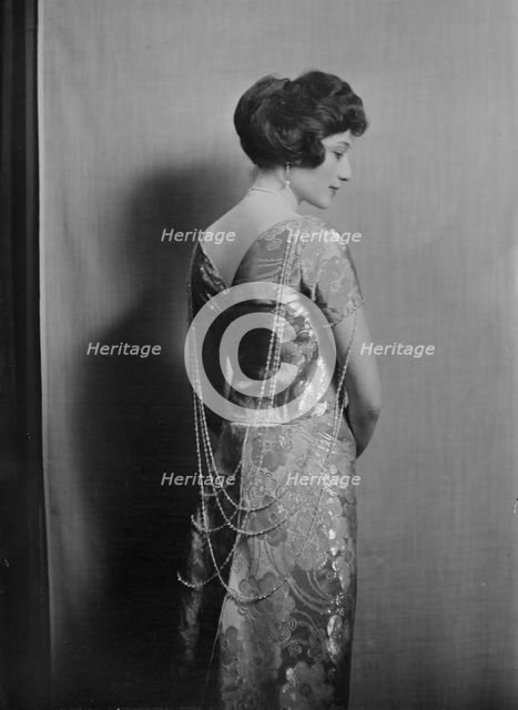 Mrs. Allan Lehman, portrait photograph, 1918 Dec. 31. Creator: Arnold Genthe.