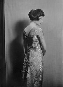 Mrs. Allan Lehman, portrait photograph, 1918 Dec. 31. Creator: Arnold Genthe