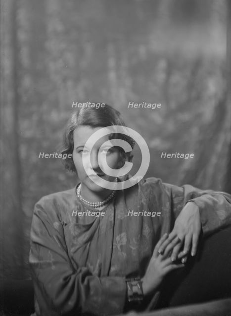 Mrs. Allerton S. Cushman, portrait photograph, 1927 Nov. 23. Creator: Arnold Genthe.