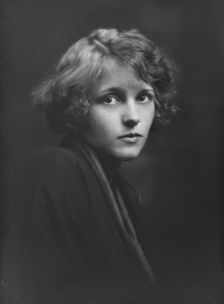 Mrs. Anderson, portrait photograph, 1917 Dec. 1. Creator: Arnold Genthe