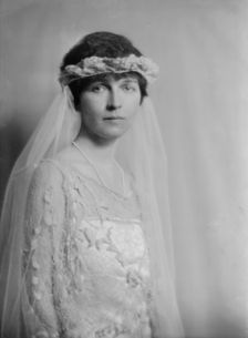 Mrs. B. Dominick, portrait photograph, 1918 Feb. 19. Creator: Arnold Genthe
