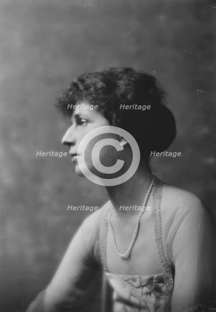 Mrs. B. Dominick, portrait photograph, 1918 Feb. 19. Creator: Arnold Genthe.