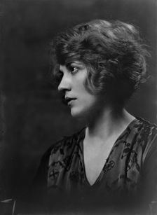 Mrs. Bacon, portrait photograph, 1919 Sept. 5. Creator: Arnold Genthe