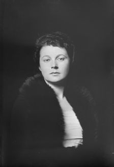 Mrs. Barkhausen, portrait photograph, 1918 Dec. 9. Creator: Arnold Genthe