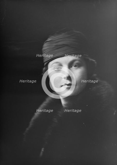 Mrs. Barkhausen, portrait photograph, 1918 Dec. 9. Creator: Arnold Genthe.