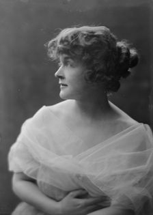 Mrs. Benjamin Lindsey, portrait photograph, 1917 Dec. 21. Creator: Arnold Genthe